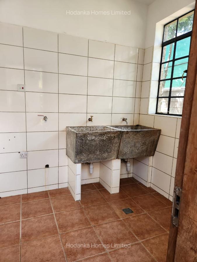 5 Bed Townhouse with En Suite in Lavington - 8