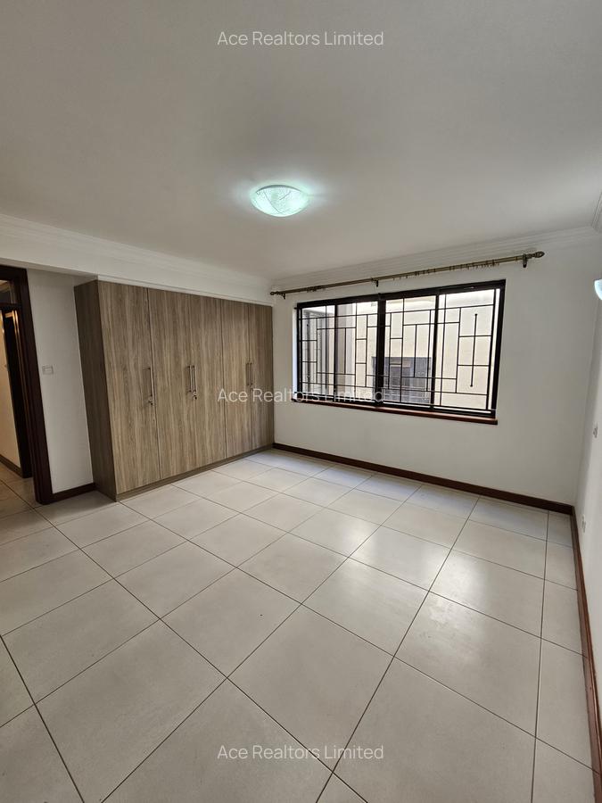 4 Bed Apartment with En Suite at General Mathenge - 16