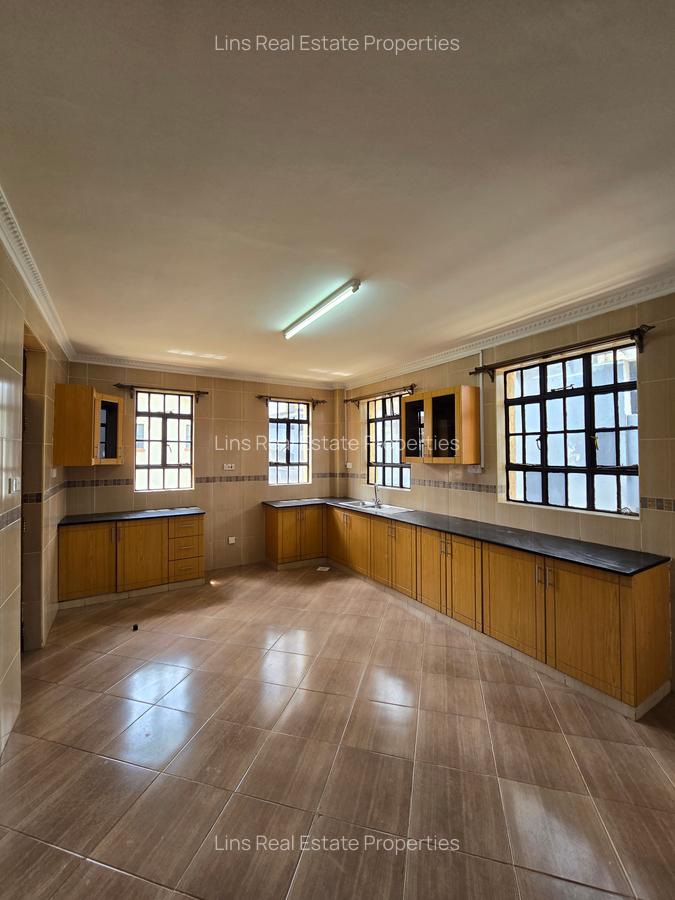4 Bed Townhouse with En Suite in Lavington - 14