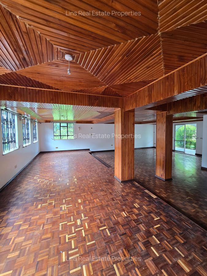 5 Bed House with En Suite in Runda - 11