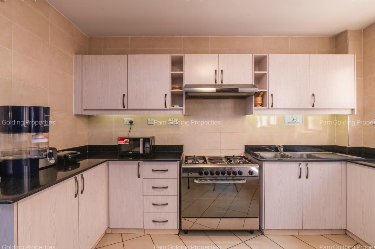 4 Bed Apartment with En Suite in Rhapta Road - 6