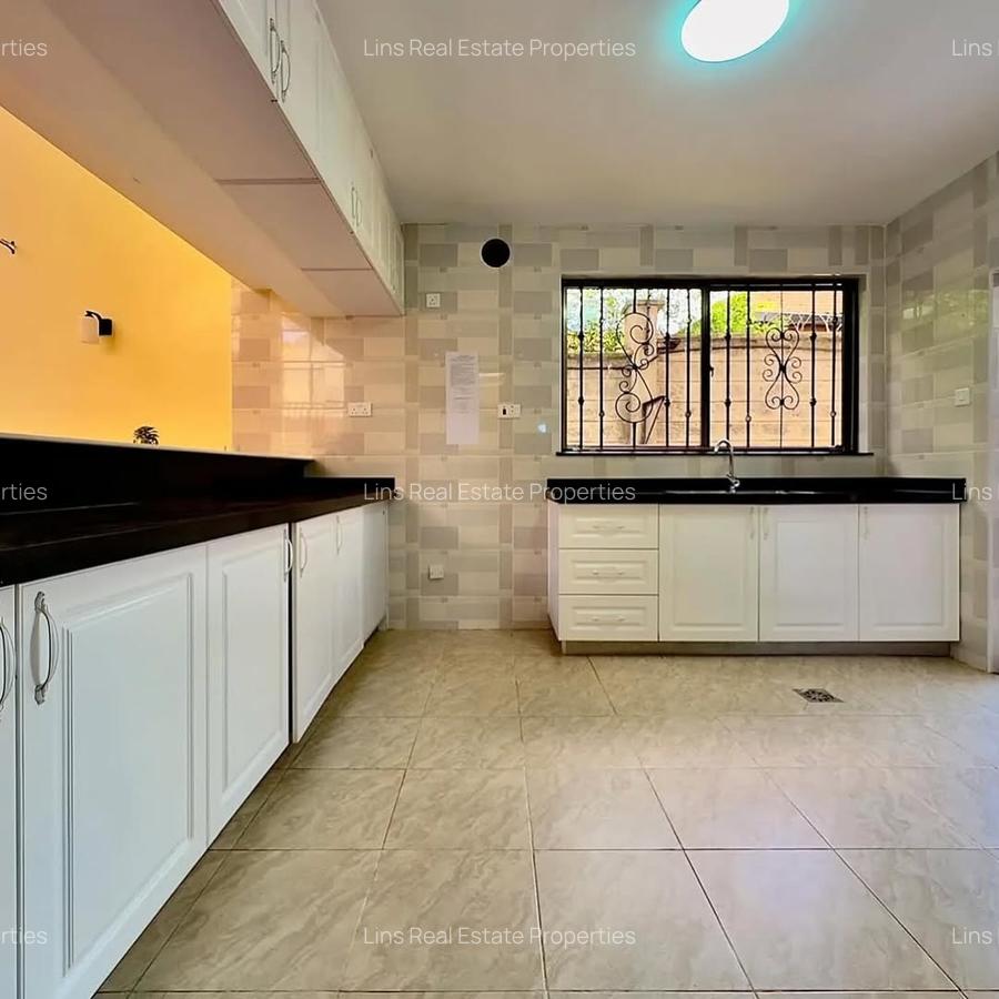 5 Bed Townhouse with En Suite in Lavington - 5