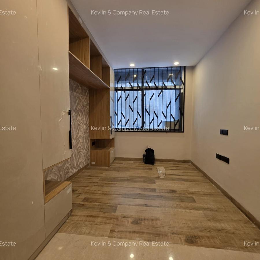 5 Bed Townhouse with En Suite in Westlands Area - 11