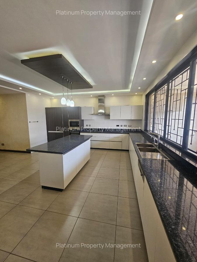 4 Bed Apartment with En Suite in Parklands - 5