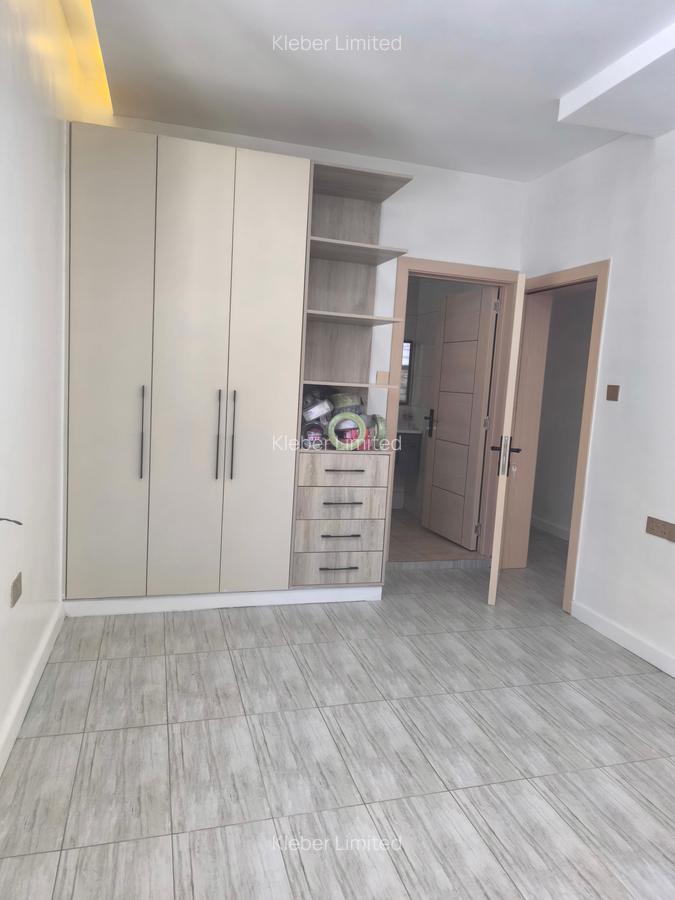 4 Bed House with En Suite in Membley - 17