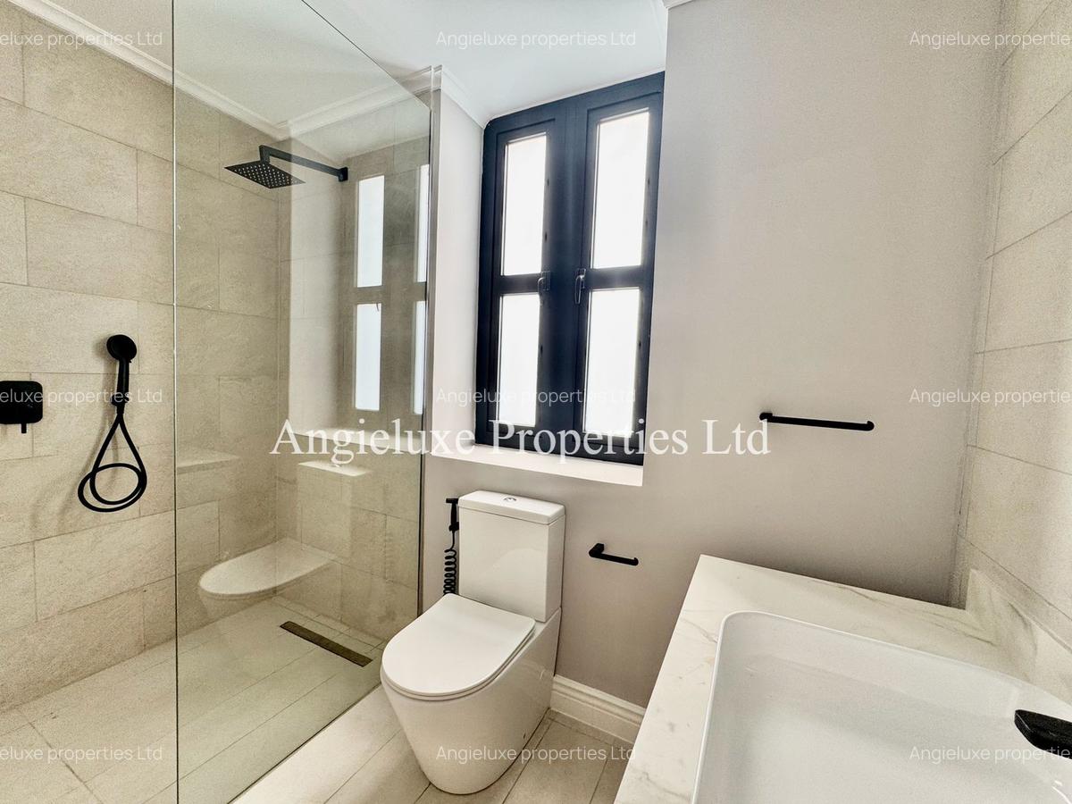 5 Bed Townhouse with En Suite at Runda - 10