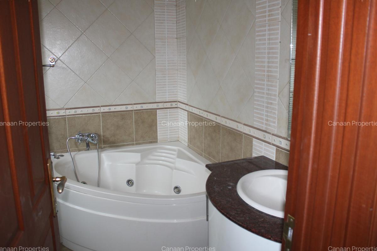 4 Bed Villa with En Suite in Westlands Area - 20