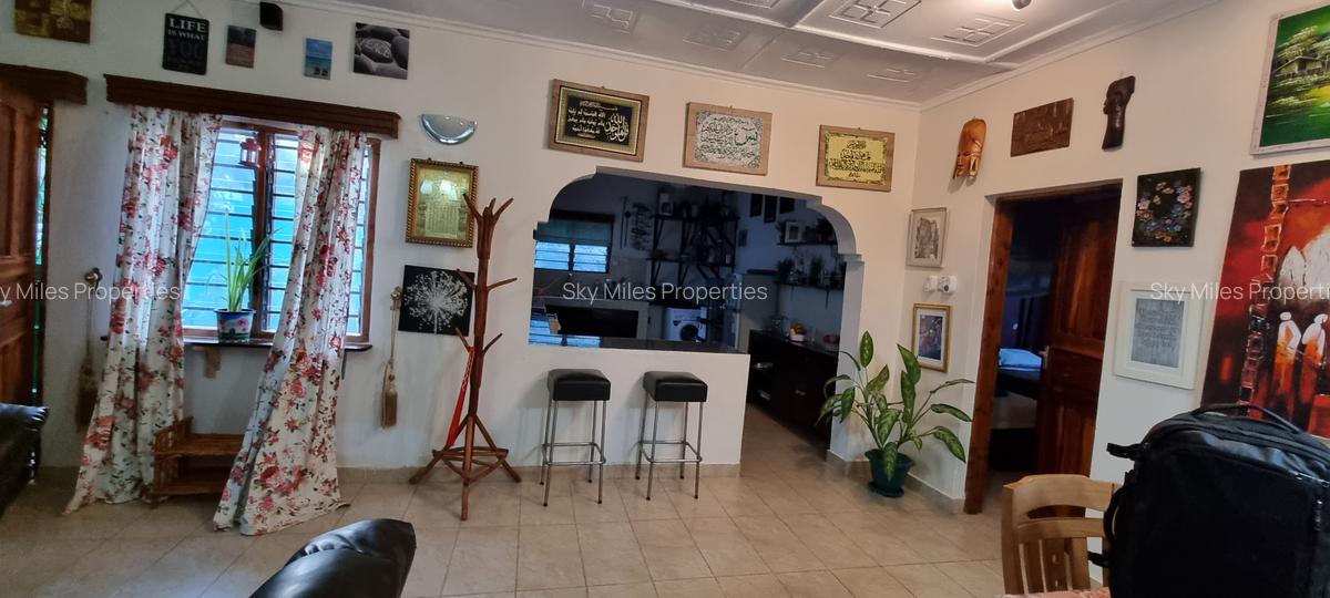 4 Bed House with En Suite at Broadway - 4