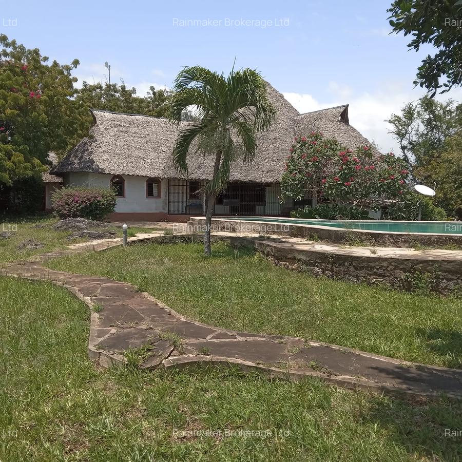 4 Bed Villa with Swimming Pool in Likoni - 18