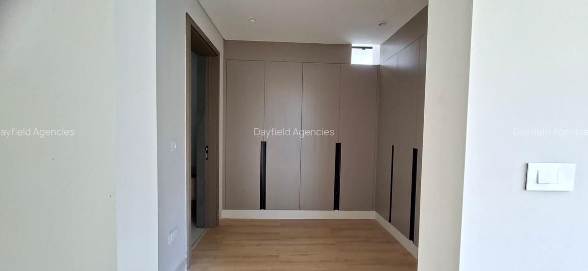 5 Bed House with En Suite at Off Grevillea Grove - 10