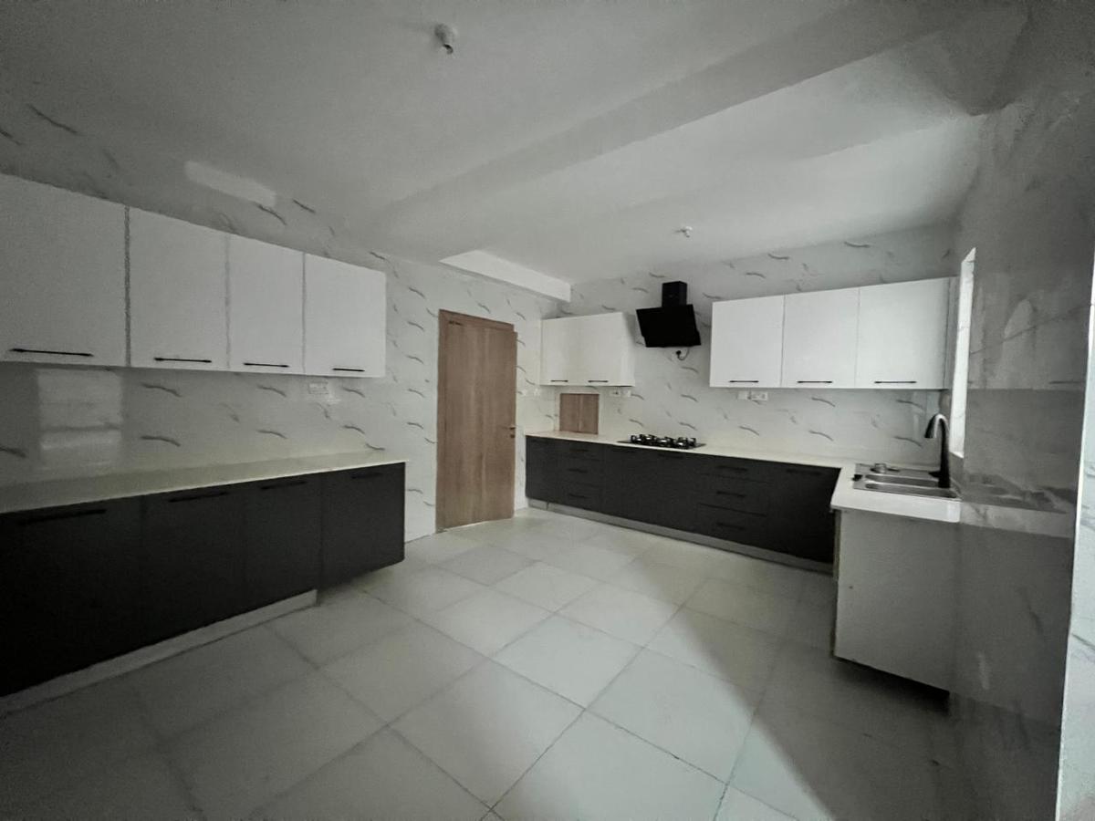 5 Bed Apartment with En Suite in Parklands - 7