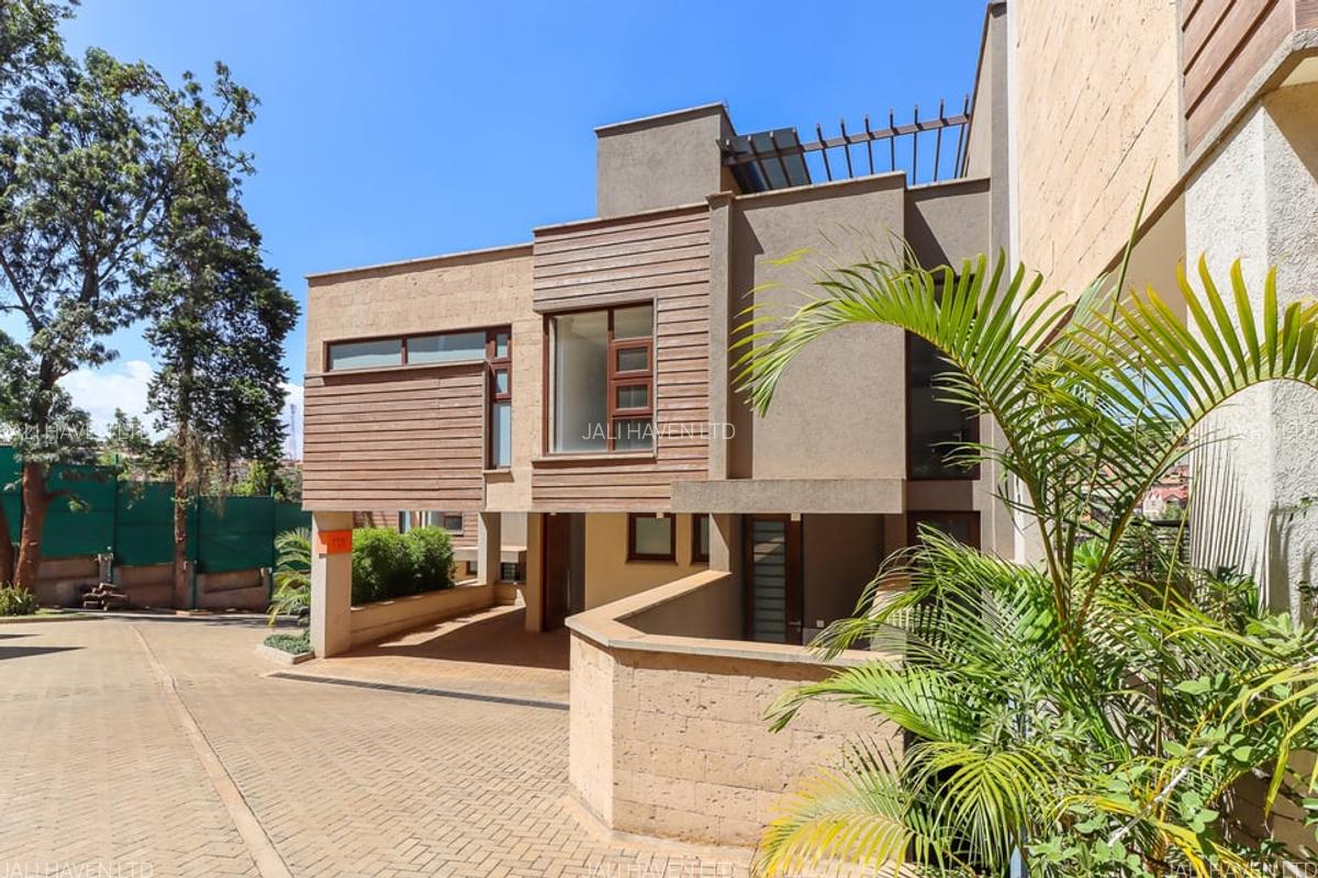 4 Bed Villa with En Suite in Lavington - 16