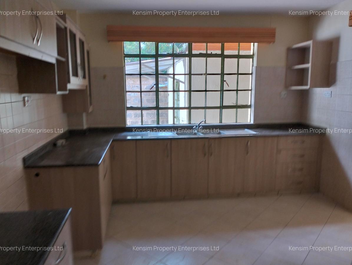 4 Bed Townhouse with En Suite in Lavington - 19
