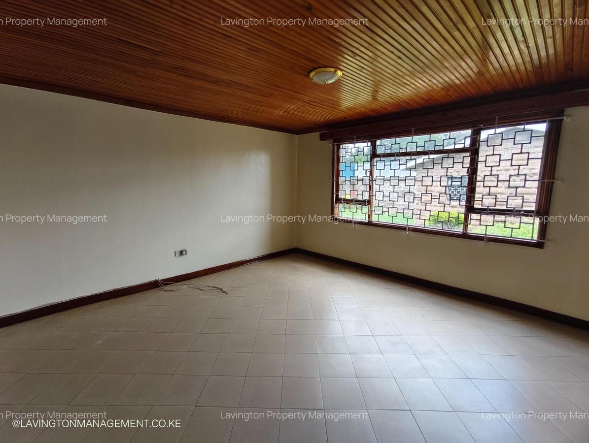 5 Bed House with En Suite at Lavington Green - 8