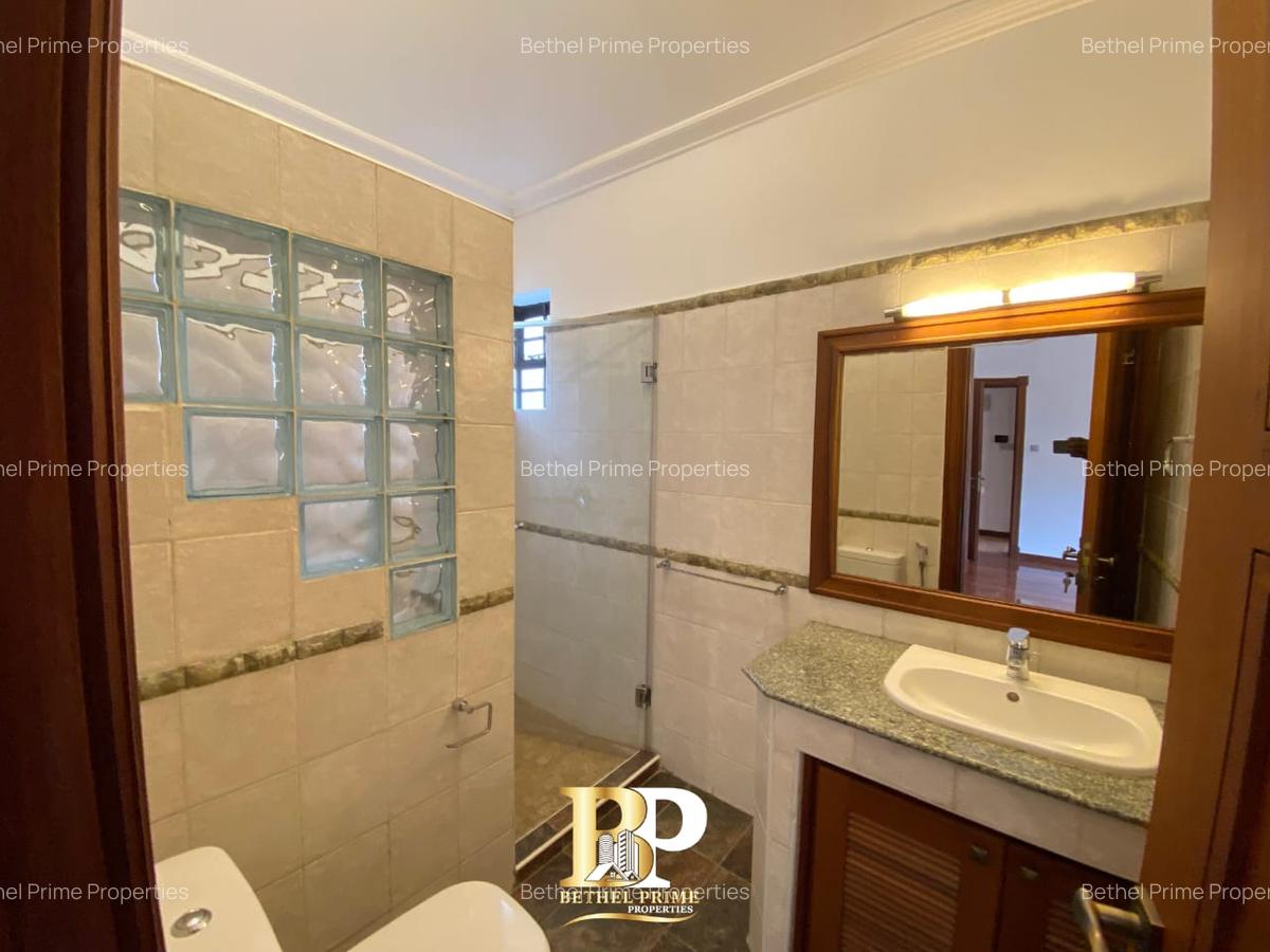 4 Bed Townhouse with En Suite in Spring Valley - 15