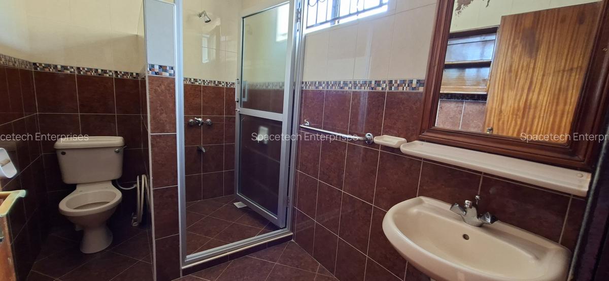 4 Bed House with En Suite in Runda - 11