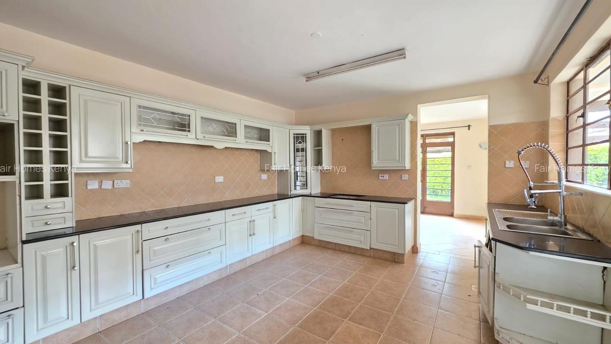 5 Bed Townhouse with En Suite at Manyani East - 10