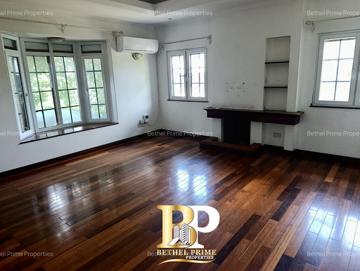 4 Bed Townhouse with En Suite in General Mathenge - 1