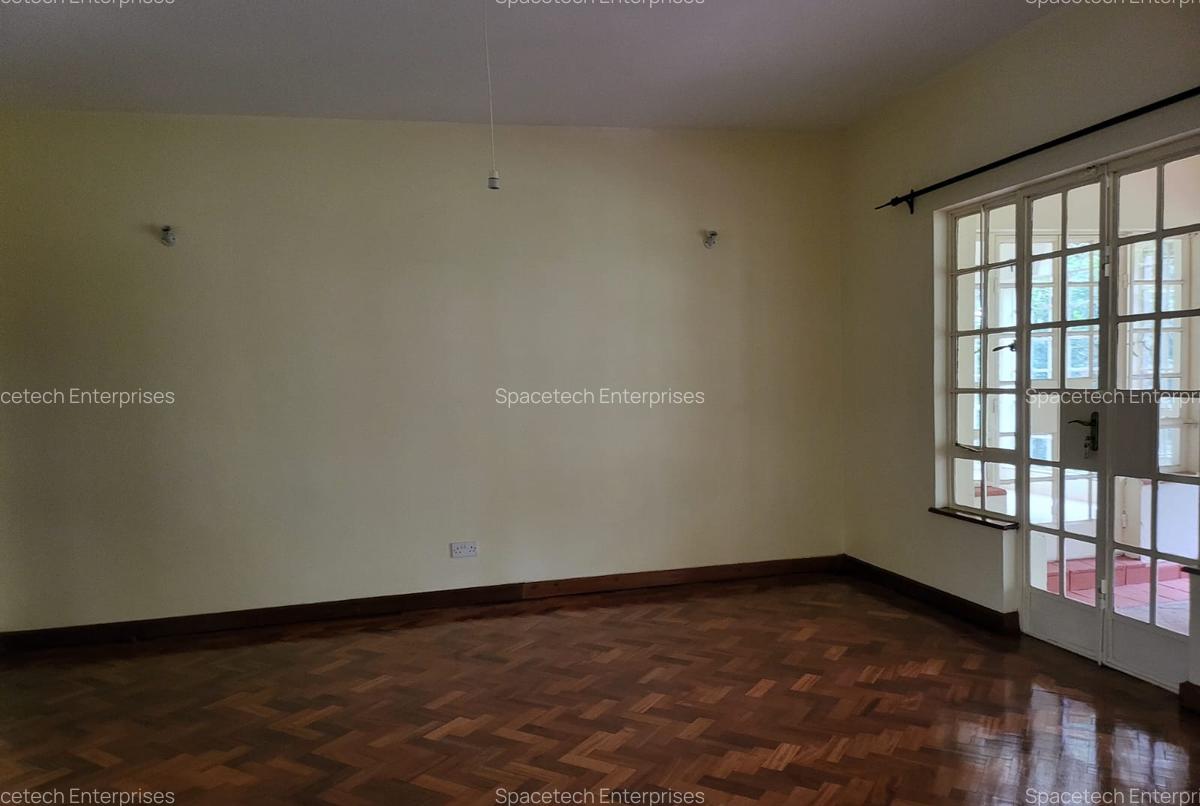 5 Bed House with En Suite in Rosslyn - 10