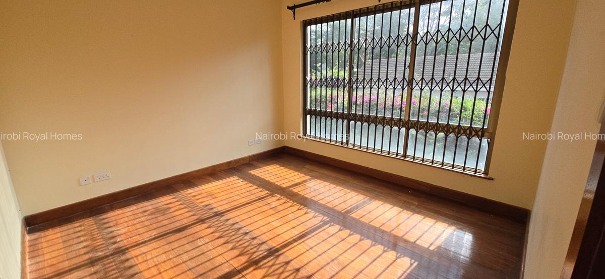 5 Bed Townhouse with En Suite at Lavington Green - 20