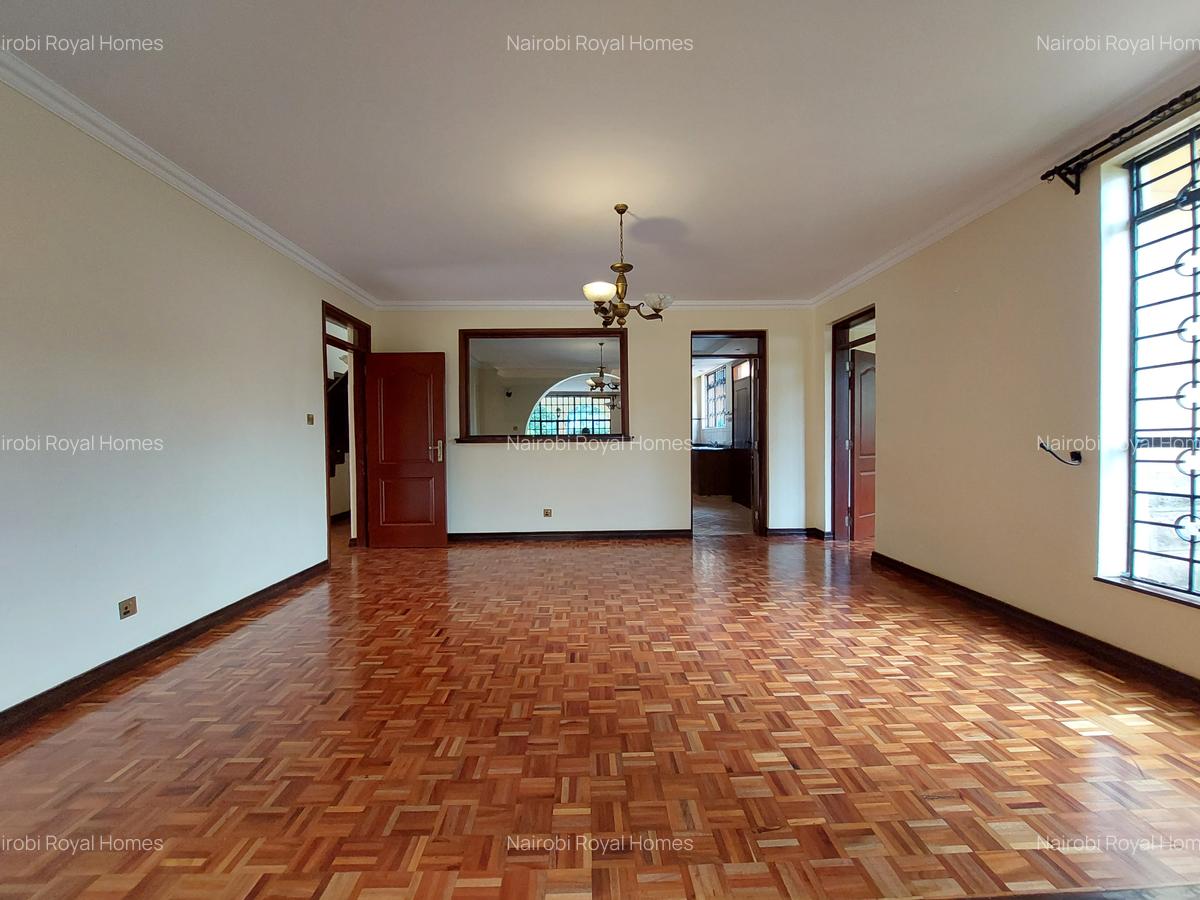 4 Bed House with En Suite at Acacia Drive - 16