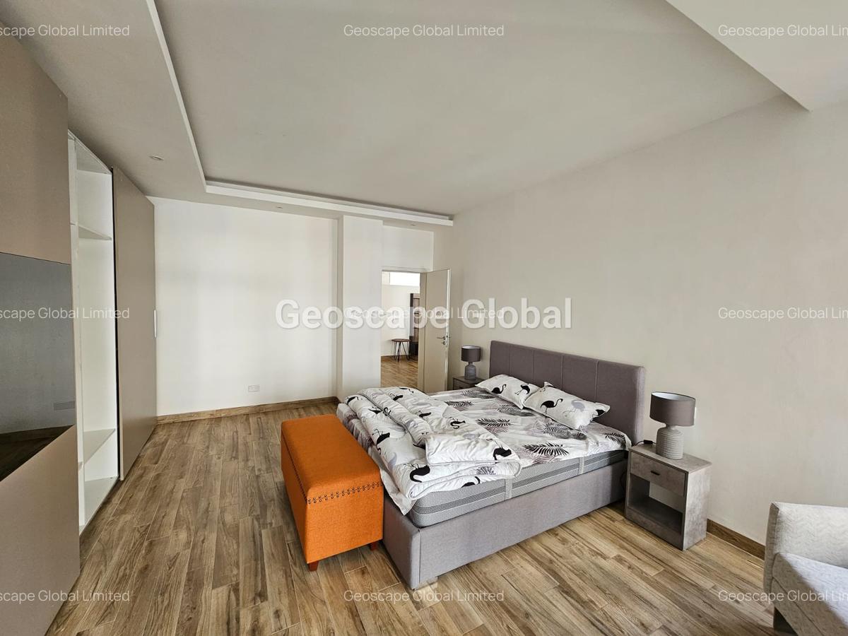 4 Bed Apartment with En Suite in Riverside - 6