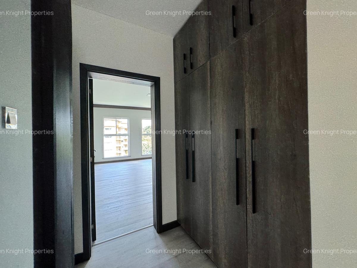 Serviced 3 Bed Apartment with En Suite in Riverside - 14