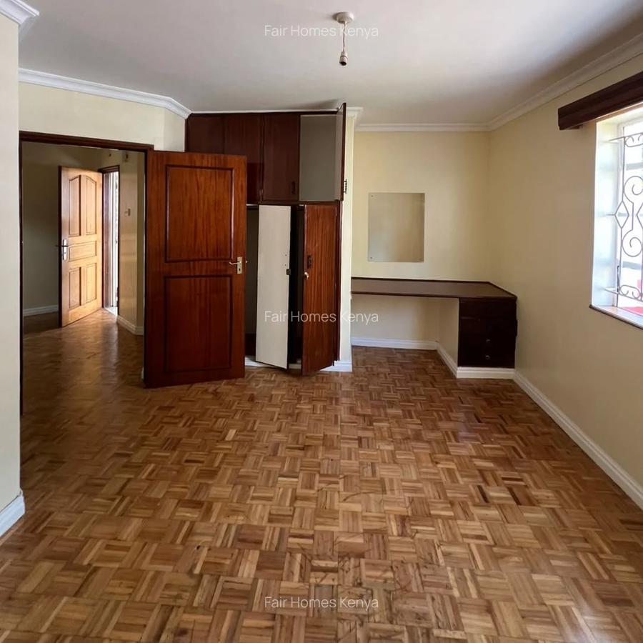 4 Bed Townhouse with En Suite at Valley Arcade - 6