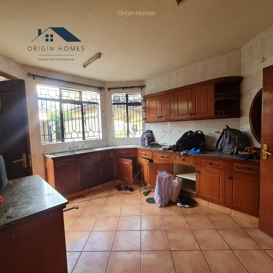 5 Bed Townhouse with En Suite at Lavington - 12