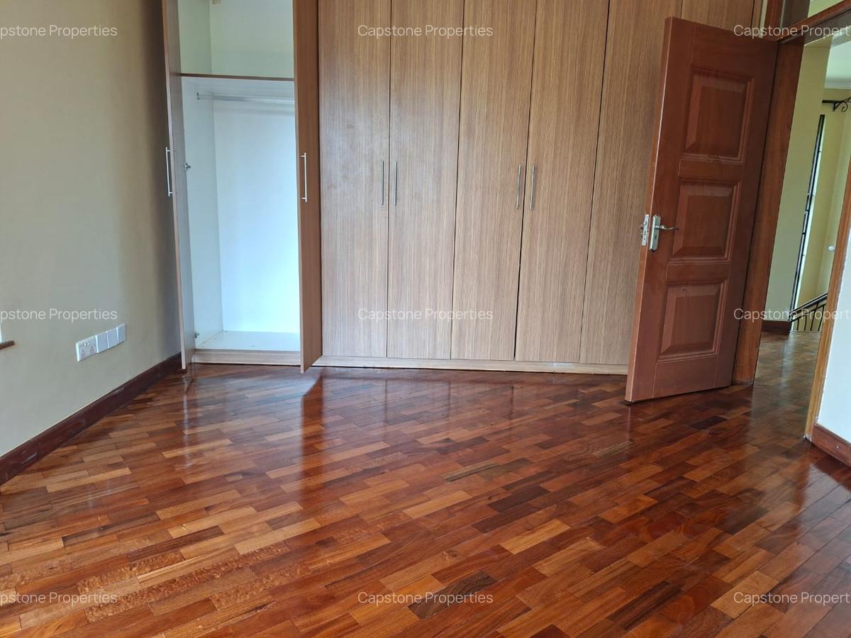 4 Bed Townhouse with En Suite in Ridgeways - 4