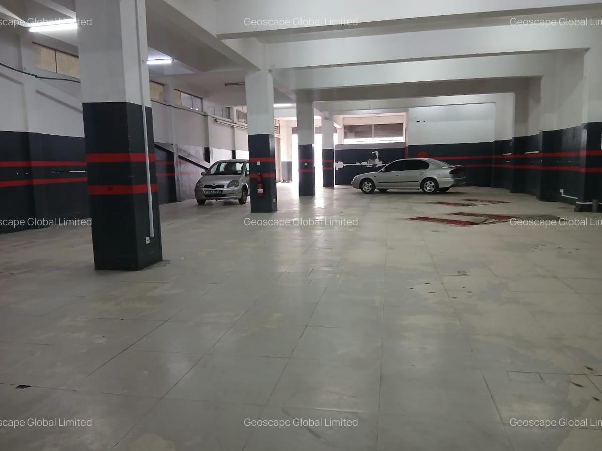 5,500 ft² Warehouse with Parking in Industrial Area - 4