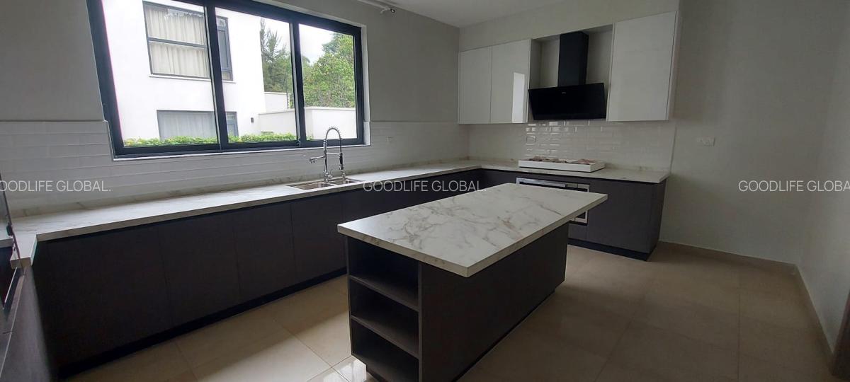 5 Bed Villa with En Suite at Lavington - 9