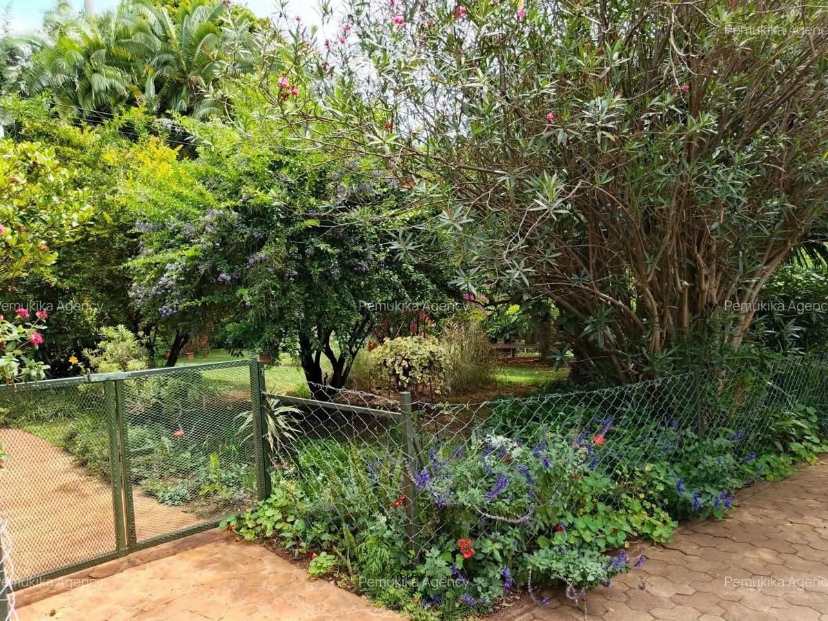 3 Bed House with En Suite in Lavington - 5