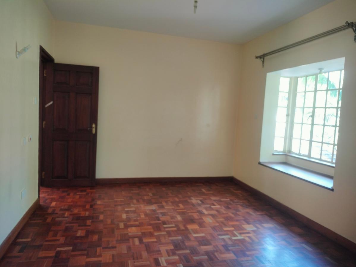 5 Bed Townhouse with Garden in Lavington - 11