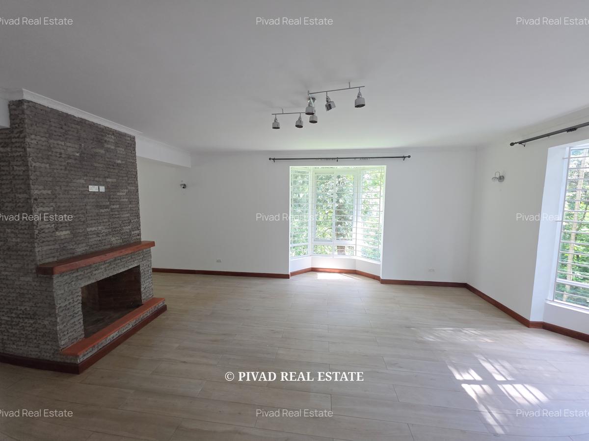 4 Bed House with Garden in Rosslyn - 12