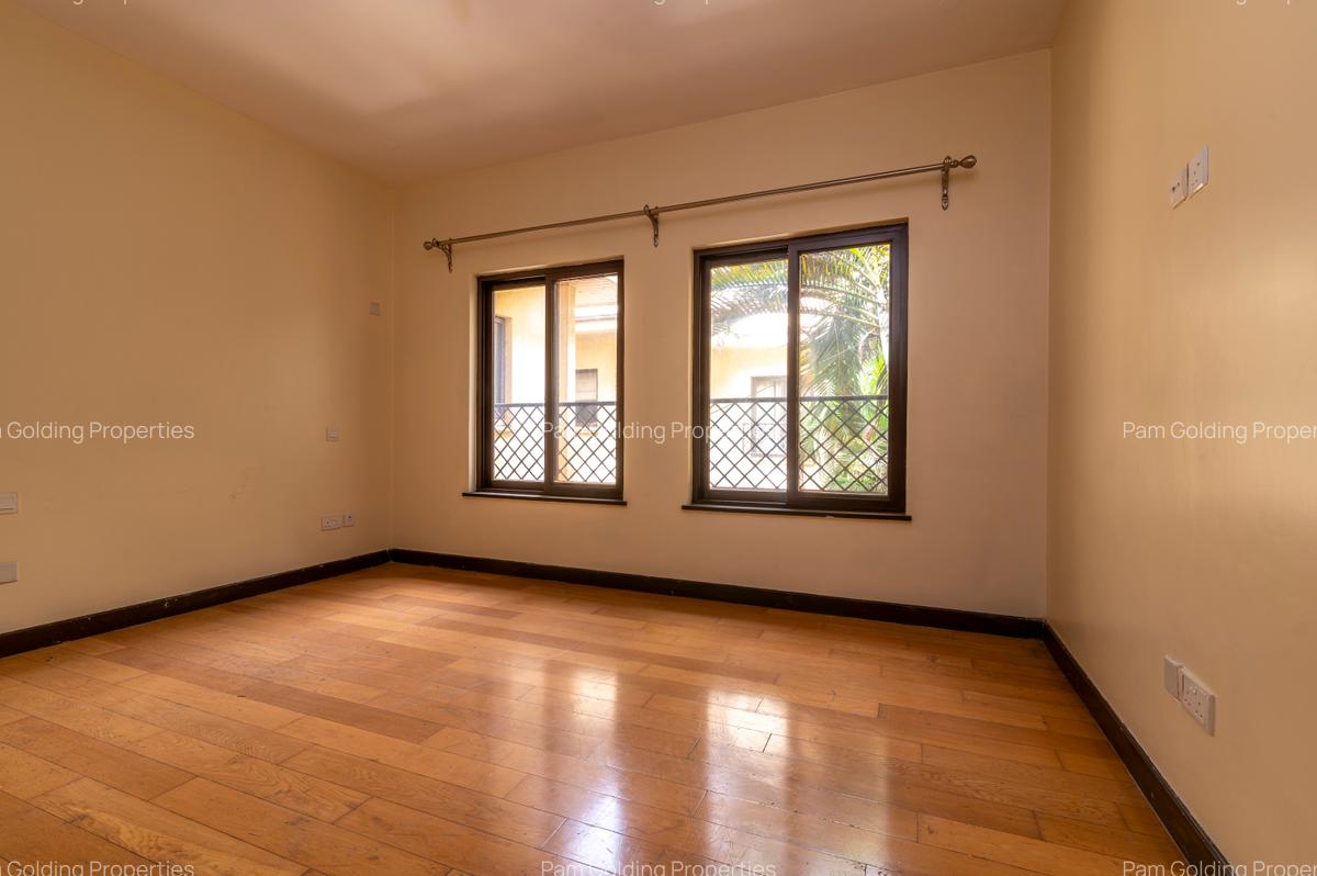 5 Bed Apartment at Riverside Drive - 17