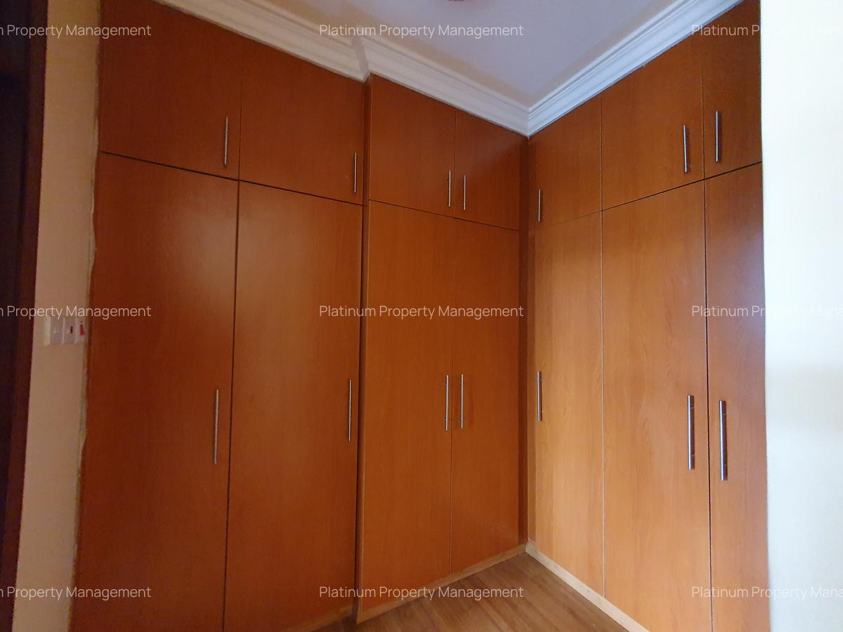 3 Bed Apartment with En Suite at 1St Parklands Avenue - 9