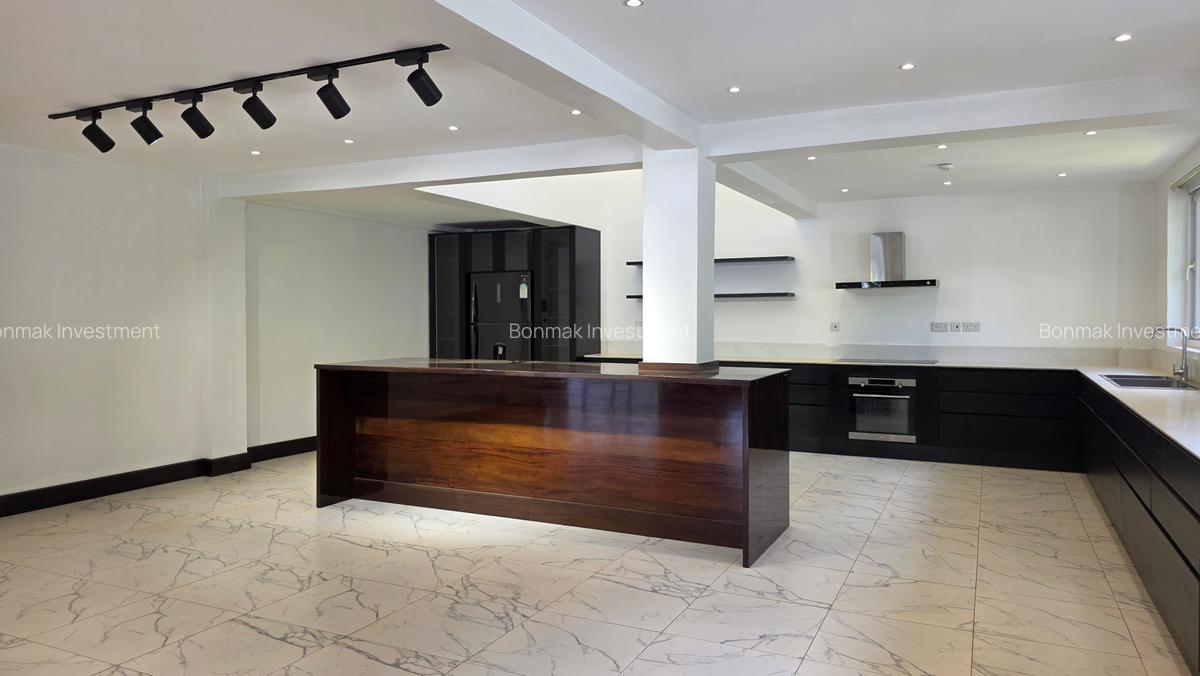 4 Bed House with En Suite at Old Runda - 6