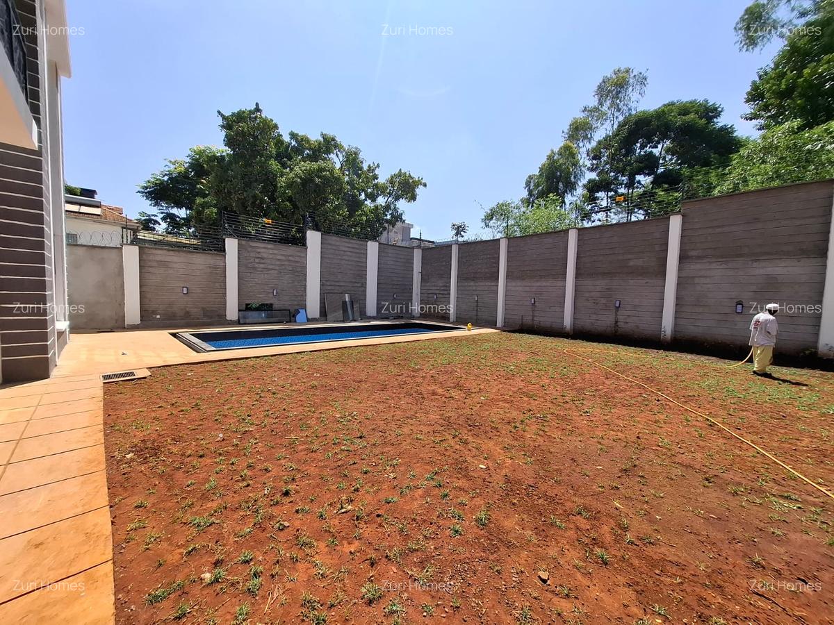 5 Bed Townhouse with En Suite in Lavington - 4