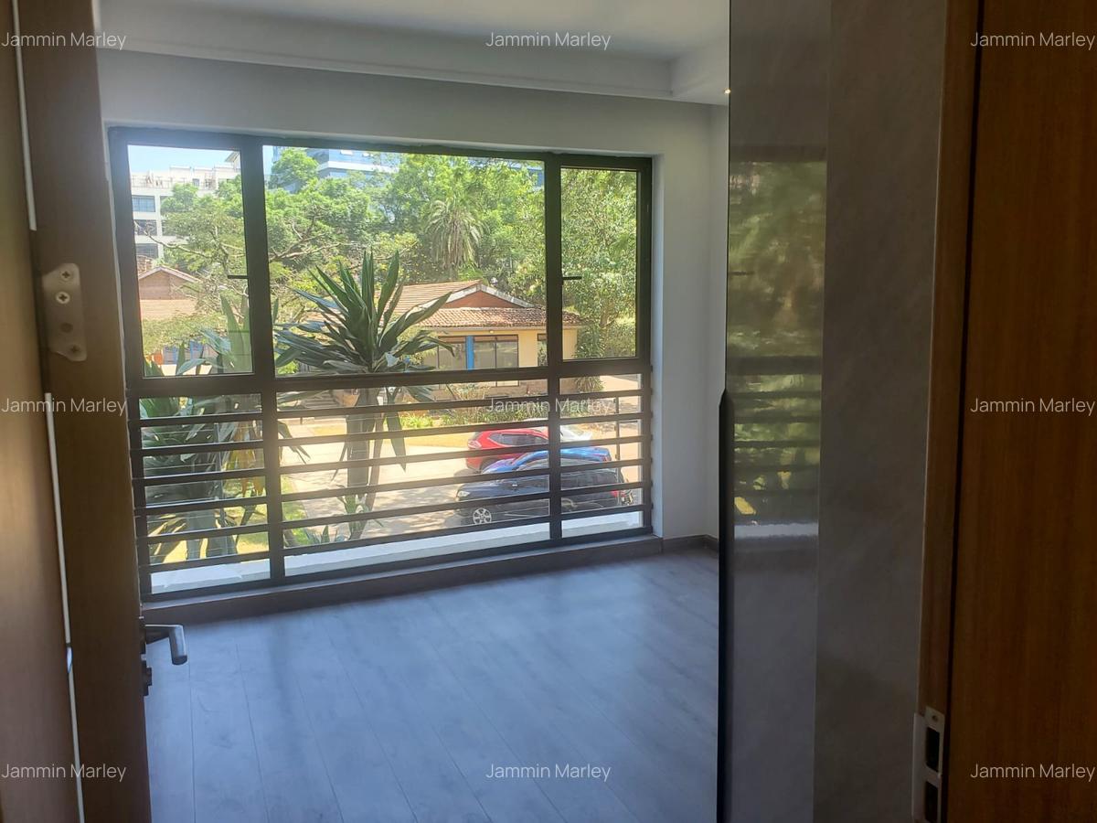 3 Bed Apartment with En Suite at Riverside Drive - 10