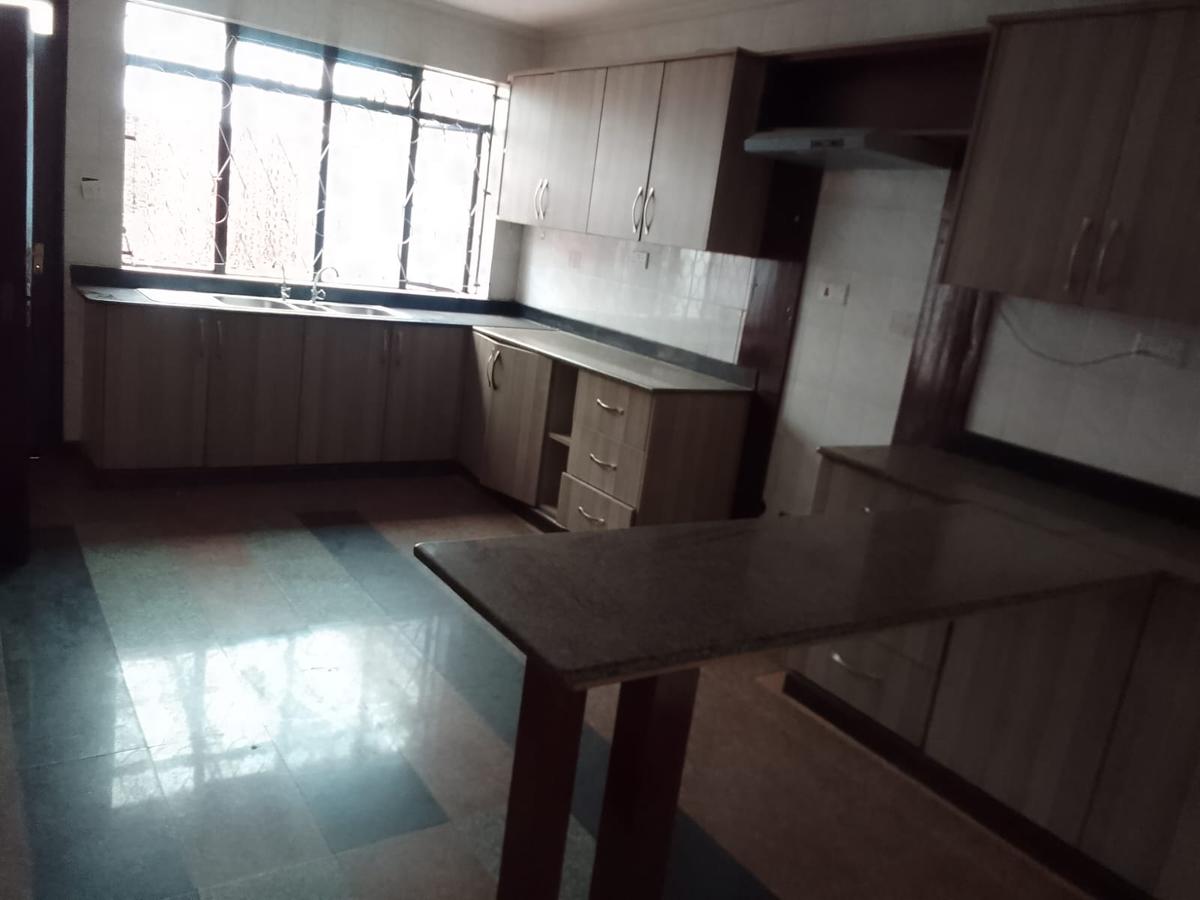 4 Bed Villa with En Suite in Westlands Area - 12