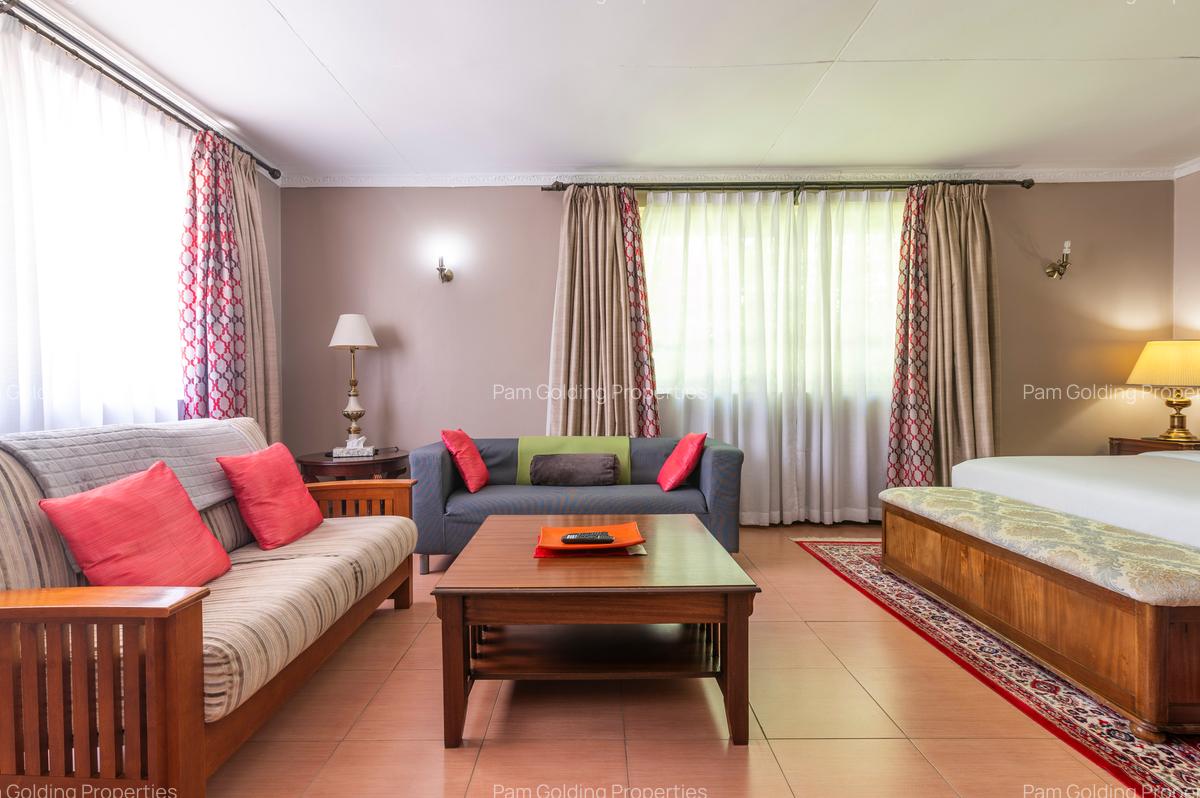 4 Bed Villa at Korompoi - 12