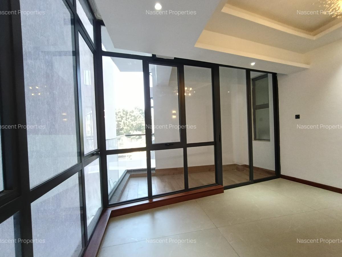 3 Bed Apartment with En Suite in Riverside - 9