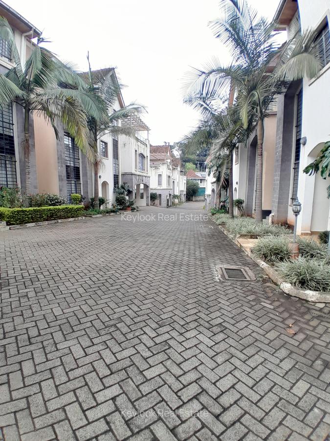 5 Bed Townhouse with En Suite at Lavington - 2