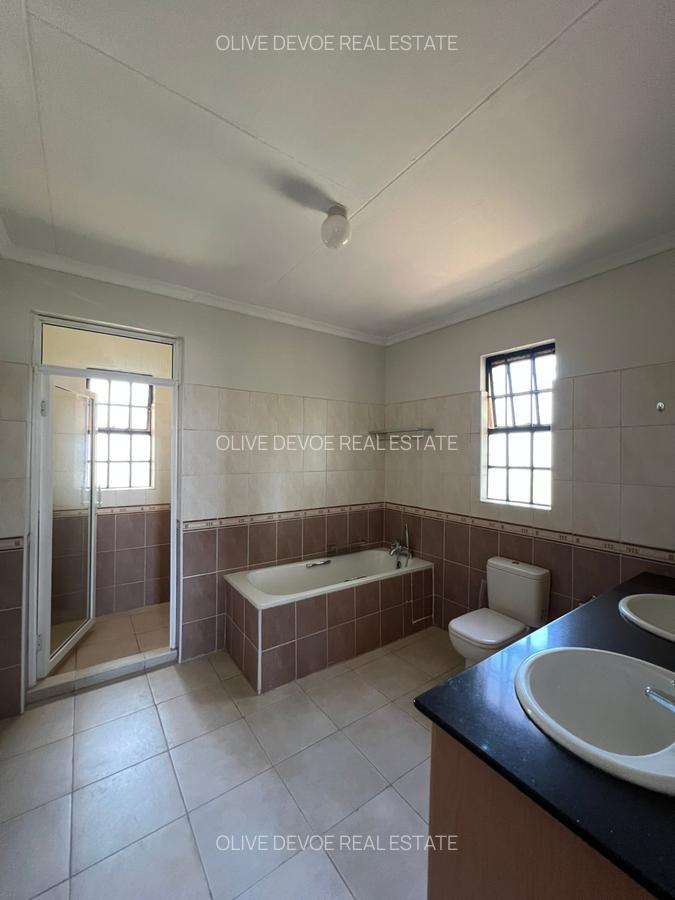 4 Bed Villa with En Suite in Runda - 13