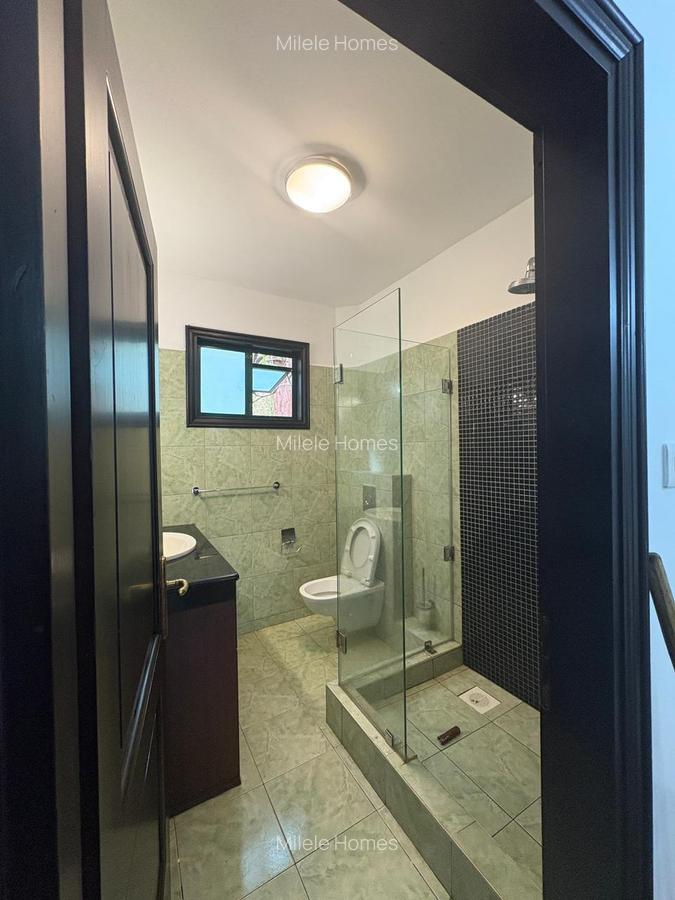 4 Bed Townhouse with En Suite at Grevillea Groove - 6