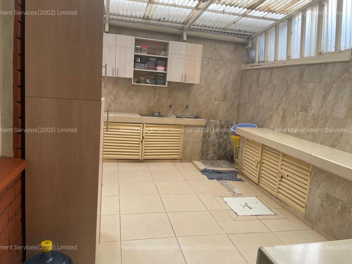 5 Bed Villa with En Suite at Riverside Close - 8