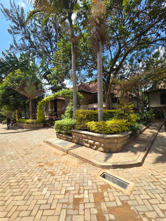 6 Bed Townhouse with En Suite in Lavington - 2