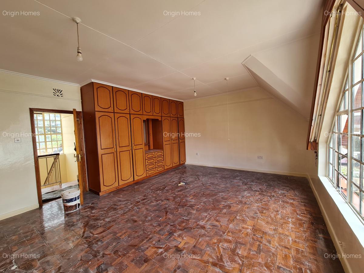 5 Bed Townhouse with En Suite at Westlands - 12