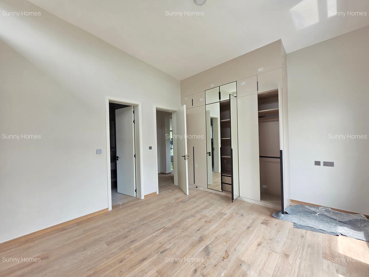 4 Bed Townhouse with En Suite at Evergreen - 8
